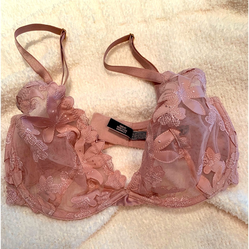 Victorias Secret unlined blush pink lace plunge bra with underwire.